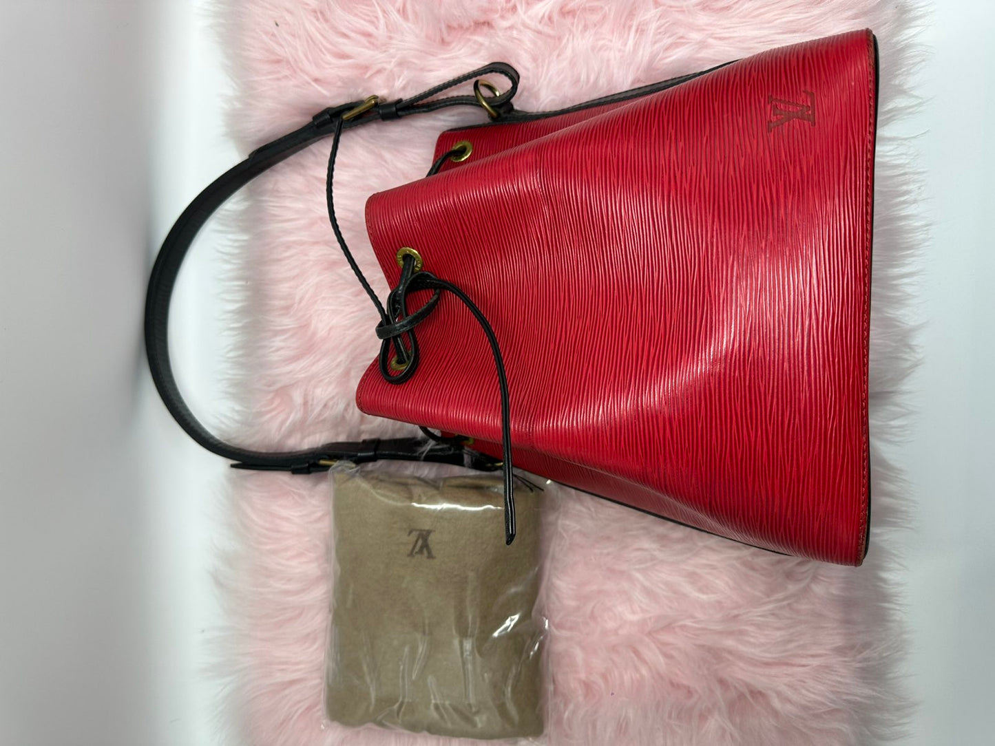 Louis Vuitton Neo Epi Ghw